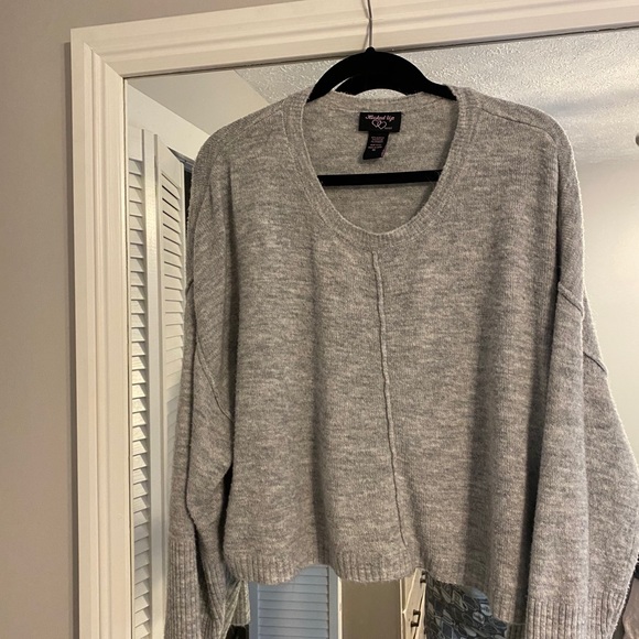 Plus Size Grey cropped sweater - Picture 4 of 4